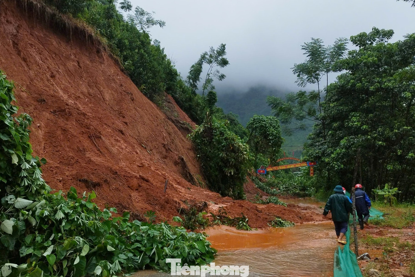 Tổng diện tích sản xuất nông, lâm nghiệp, thủy sản bị ảnh hưởng, thiệt hại là 556,1 ha, ước thiệt hại trên 6 tỷ đồng; có khoảng 21 công trình cơ sở hạ tầng giao thông bị hư hỏng, ước tính thiệt hại trên 1,5 tỷ đồng.