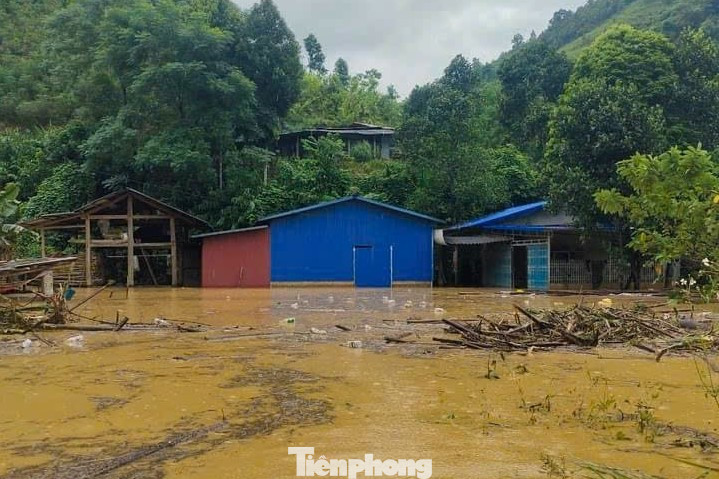 Theo thông báo từ các thủy điện trên thượng nguồn sông Chảy, đêm 9/9 lưu lượng xả về hạ lưu đã giảm so với buổi chiều, tuy nhiên, lượng vẫn còn rất lớn vì vậy lũ trên sông Chảy dự báo rút chậm.