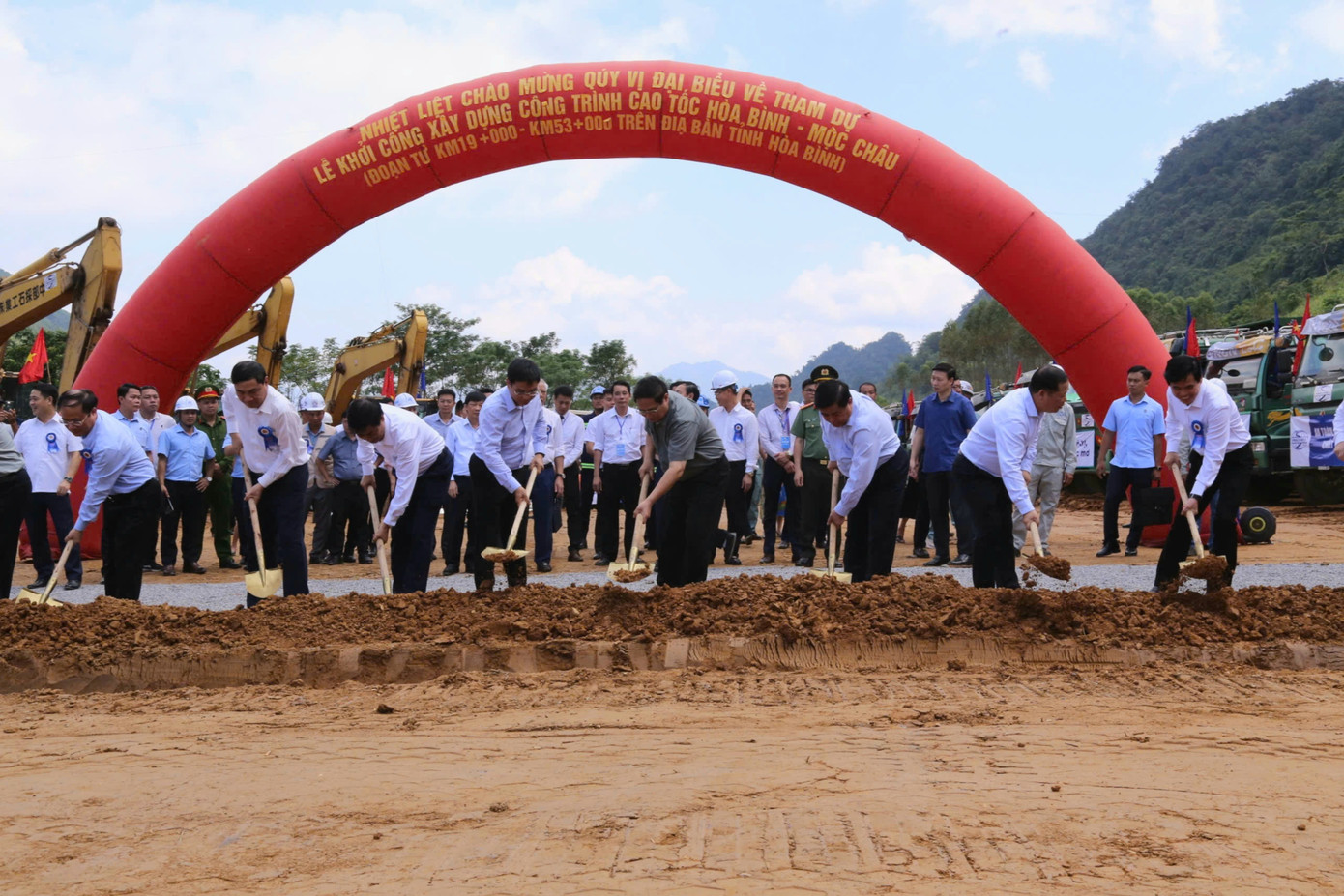 Lễ khởi công Dự án cao tốc Hòa Bình – Mộc Châu chính thức diễn ra. Ảnh: Viết Đào