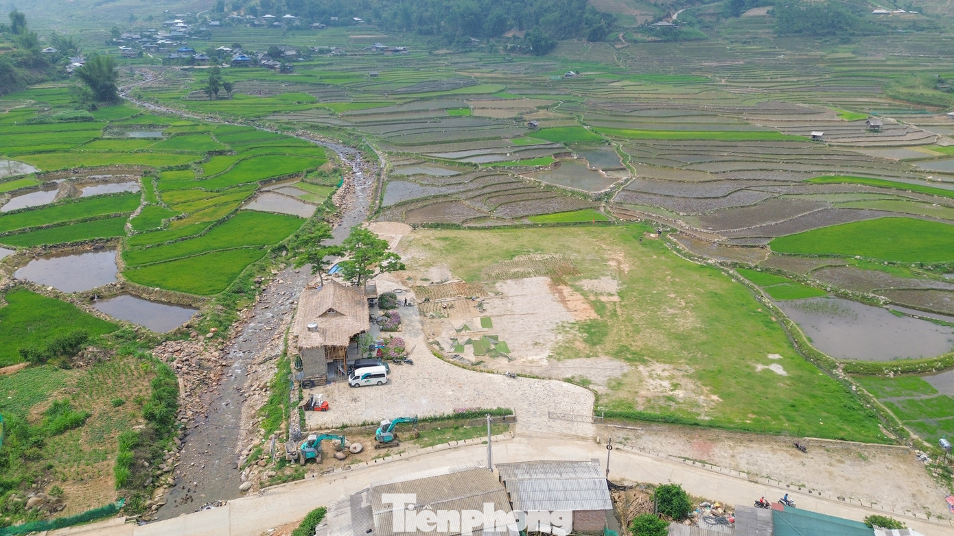 Điểm hạ cánh dù lượn có diện tích 5.000 m2. Điểm hạ cánh dù lượn có diện tích 5.000 m2.