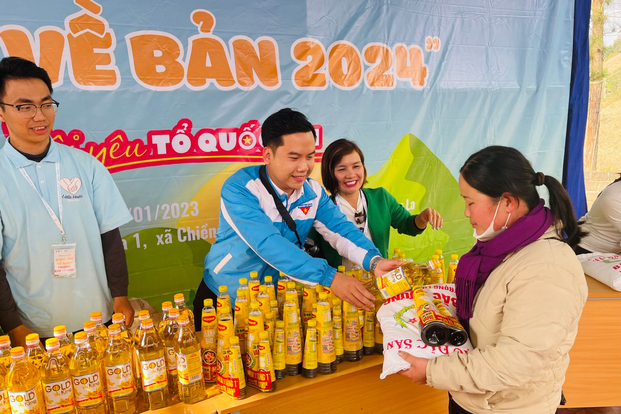 Qua đó, các tổ chức Đoàn, Hội tỉnh Sơn La kịp thời động viên các em học sinh, các gia đình chính sách, các hộ nghèo, hộ cận nghèo tiếp tục nỗ lực vượt khó, vươn lên trong cuộc sống.