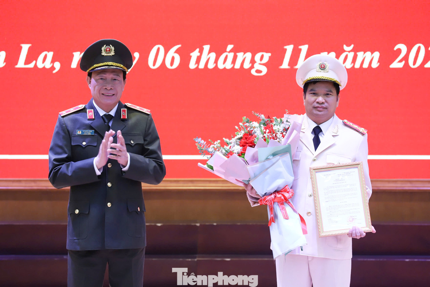 Đại tá Đặng Trọng Cường nhận quyết định giữ chức vụ Giám đốc Công an tỉnh Sơn La.