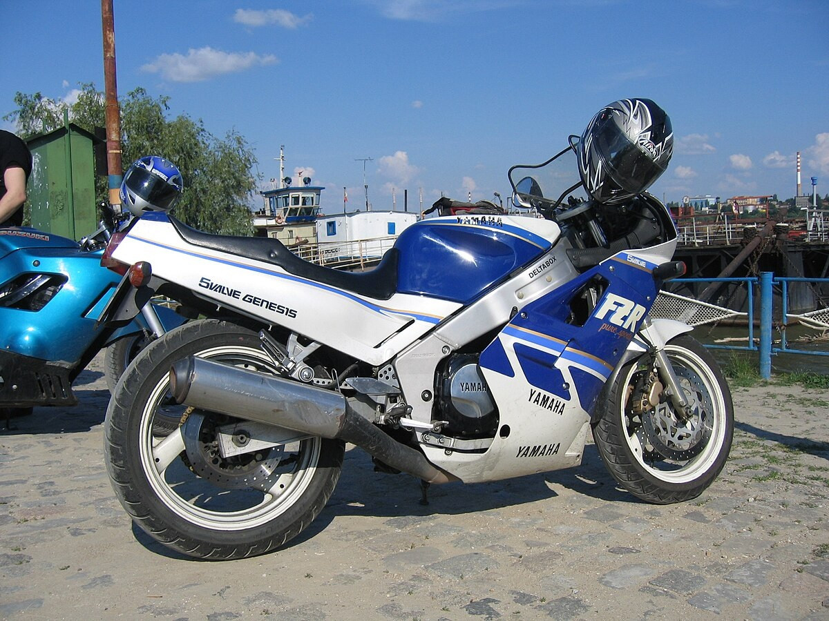 10. Yamaha FZR1000 (233 km/h).