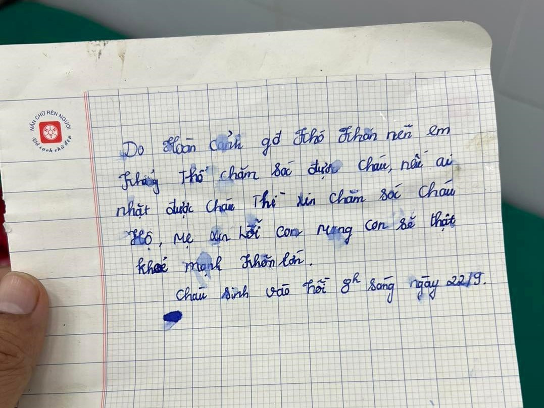 Lá thư được cho là do mẹ cháu bé để lại.