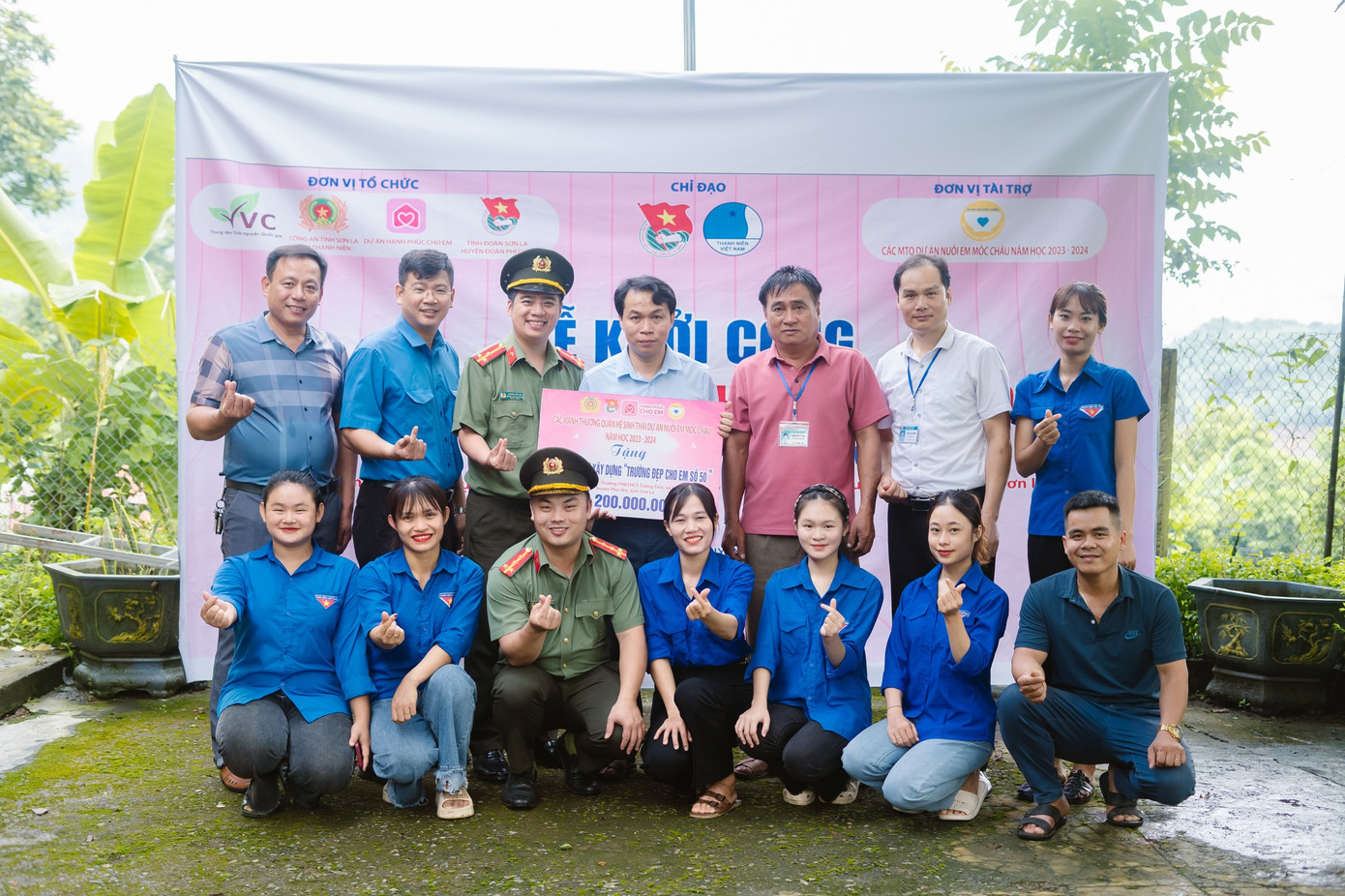 Với sự quyết tâm và vào cuộc của cấp ủy, chính quyền địa phương cùng nhân dân nơi đây, hy vọng rằng, trước thềm năm học mới 2024 - 2025, các thầy cô giáo và các em học sinh sẽ có những phòng học khang trang, vững chắc phục vụ công tác dạy và học.