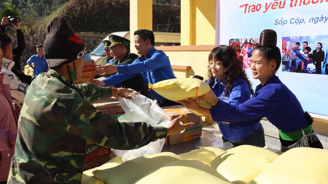 Hoạt động ra quân “Tình nguyện mùa đông năm 2024” và “Xuân tình nguyện năm 2025”, tạo môi trường cho thanh niên rèn luyện, cống hiến và trưởng thành. Đồng thời, khơi dậy vai trò xung kích, tình nguyện và tinh thần tương thân tương ái của cán bộ, hội viên, thanh niên, chung tay vì cuộc sống cộng đồng, góp phần xây dựng nông thôn mới.