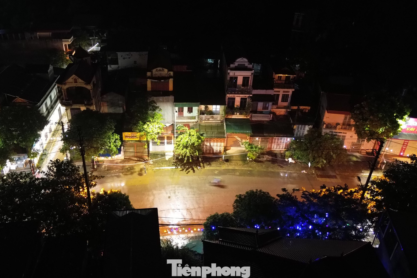 Qua công tác kiểm tra xác định, có 47 hộ gia đình với 138 nhân khẩu thuộc phường Thống Nhất trong phạm vi ảnh hưởng của sụt lún. Các hộ này có nhà tại khu vực taluy dương đường An Dương Vương.