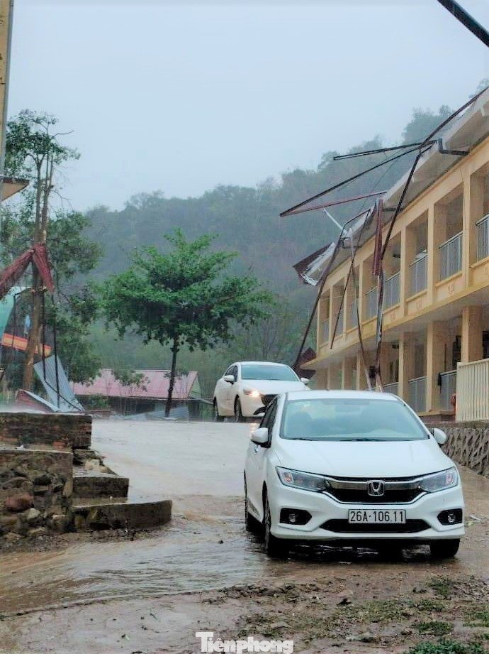 Rất may, địa phương chưa ghi nhận trường hợp bị thiệt hại về người. Xã đang tiếp tục thống kê thiệt hại và hỗ trợ người dân bị ảnh hưởng do thời tiết cực đoan gây ra, Chủ tịch UBND xã Mường Lèo thông tin thêm.