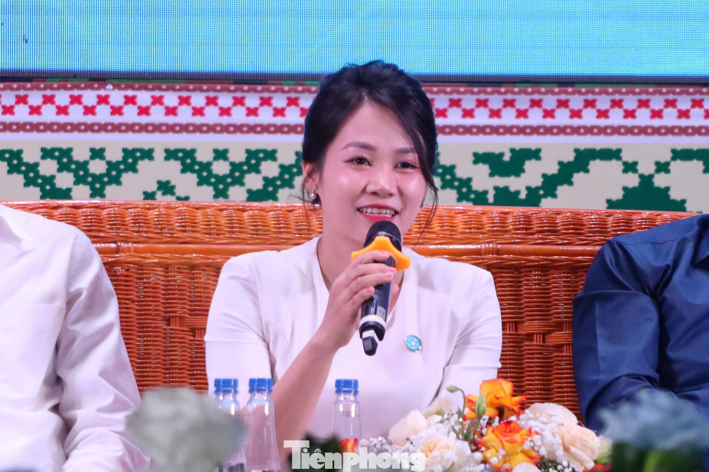 Chị Nguyễn Thị Thương - Phó Chủ tịch Hội Doanh nhân trẻ tỉnh Hòa Bình chia sẻ về quá trình khởi nghiệp. Chị Nguyễn Thị Thương - Phó Chủ tịch Hội Doanh nhân trẻ tỉnh Hòa Bình chia sẻ về quá trình khởi nghiệp.