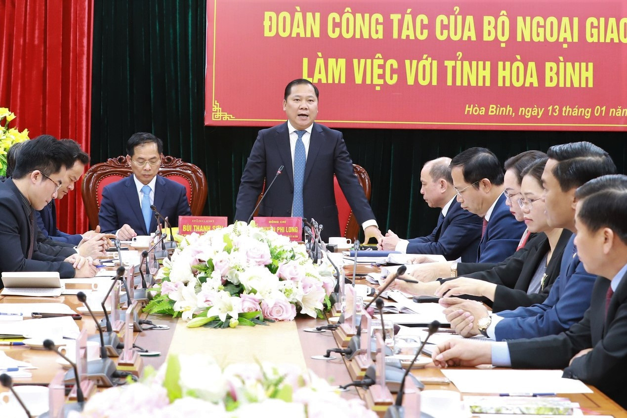 Bí thư Tỉnh ủy Hòa Bình Nguyễn Phi Long thông tin khái quát về tình hình của tỉnh.