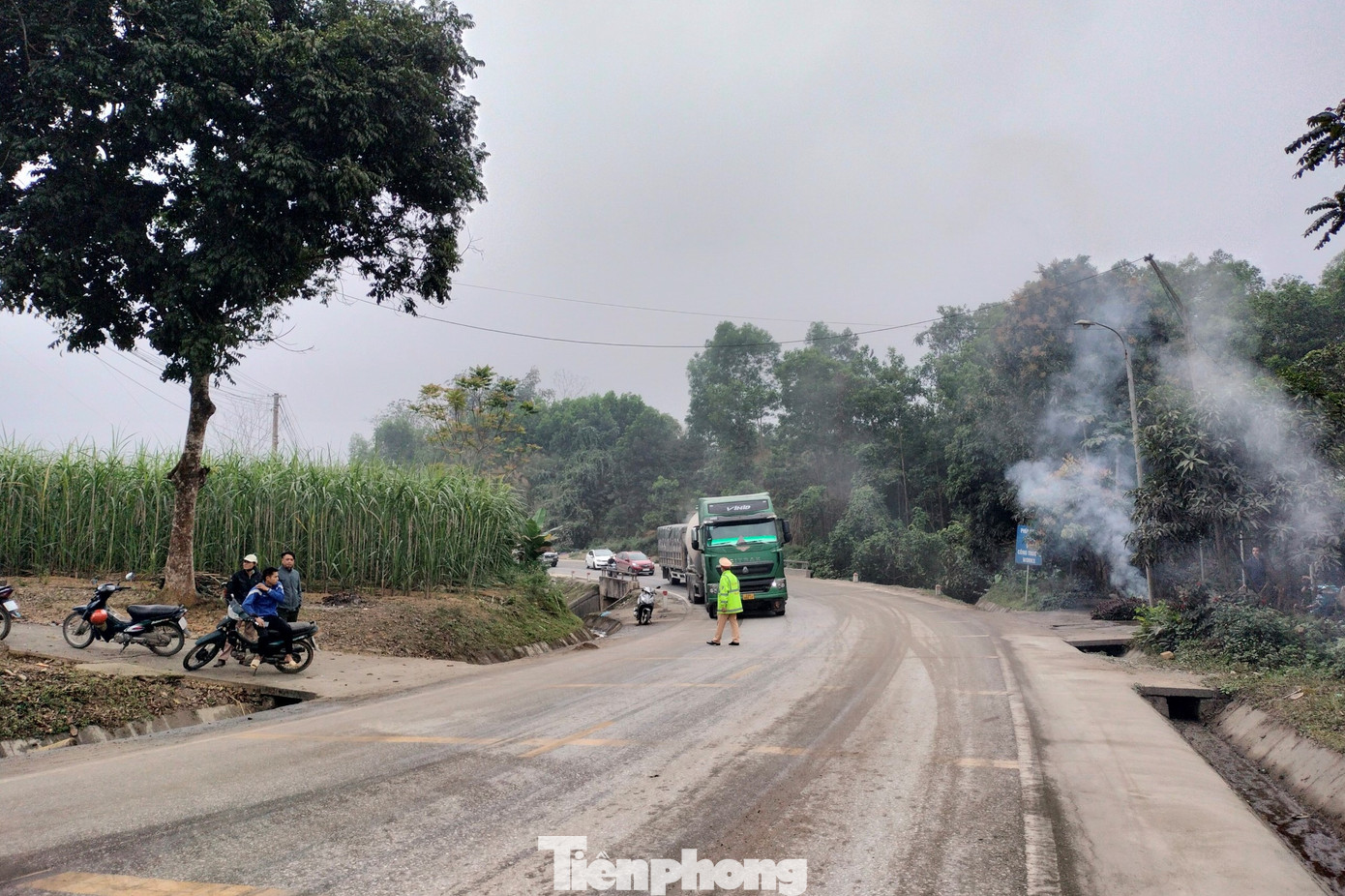 Hiện, lực lượng CSGT đang tiếp điều tra làm rõ nguyên nhân vụ tai nạn và điều tiết giao thông.