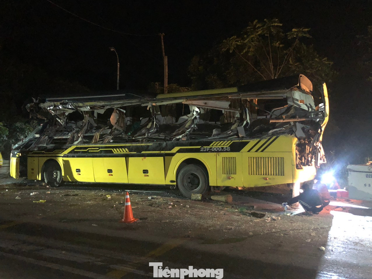 Hiện trường vụ tai nạn vào rạng sáng. Hiện trường vụ tai nạn vào rạng sáng.