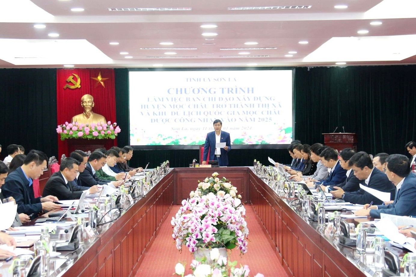 Bí thư Tỉnh ủy Sơn La Nguyễn Hữu Đông chỉ đạo tại buổi làm việc. Ảnh: Báo Sơn La.