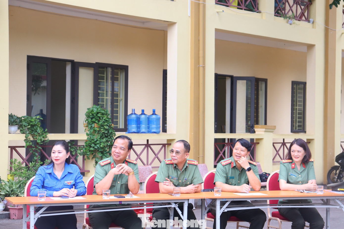 Tham dự Chương trình có chị Cầm Thị Huyền Trang - Bí thư Tỉnh Đoàn Sơn La; ông Lê Huy Thắng - Trưởng phòng công tác Đảng, công tác Chính trị, Công an tỉnh; anh Nguyễn Tuấn Anh - Phó Bí thư Tỉnh Đoàn, Chủ tịch Hội SVVN tỉnh, Chủ tịch Hội đồng Đội tỉnh.