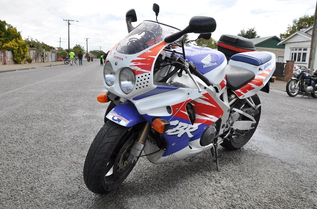 8. Honda CBR900RR Fireblade 1992 (257 km/h).