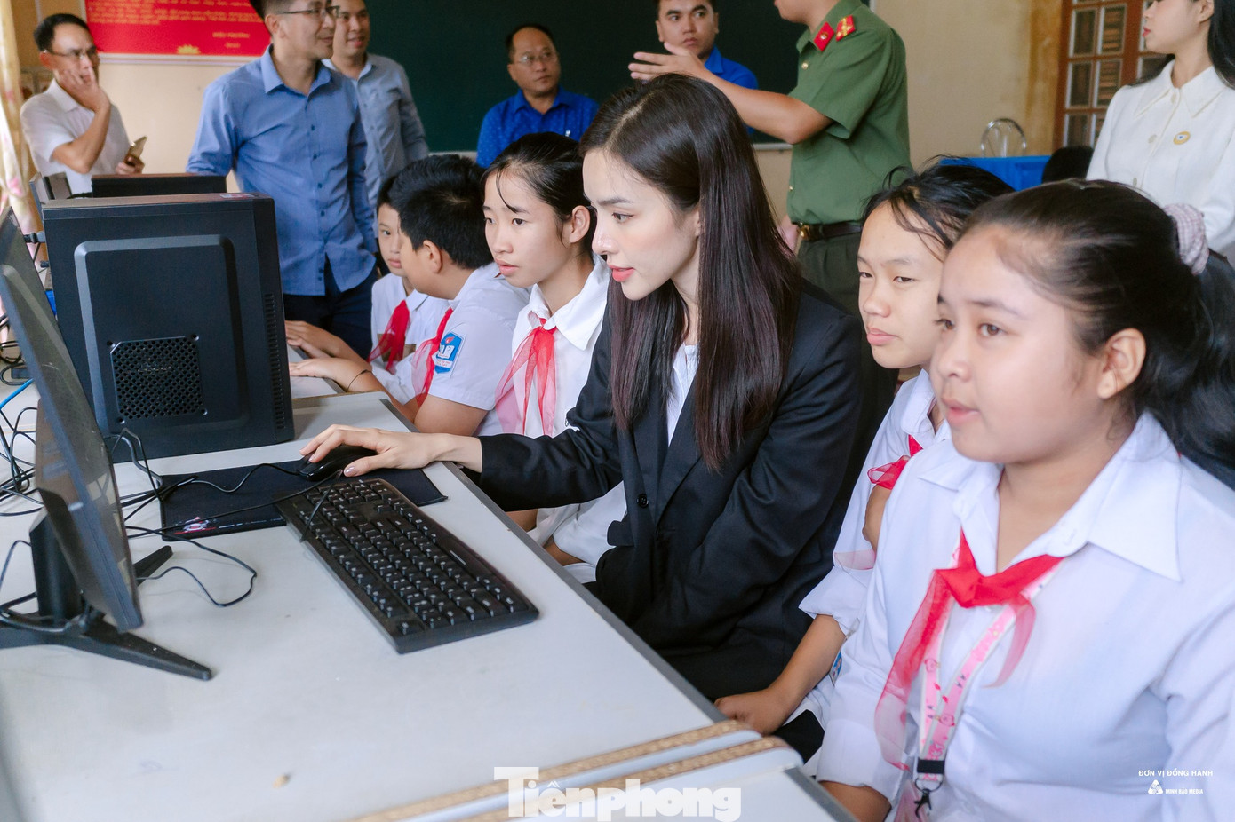 3 phòng học máy tính đã được lắp đặt giúp các em nhỏ vùng cao tiếp cận với giáo dục hiện đại.