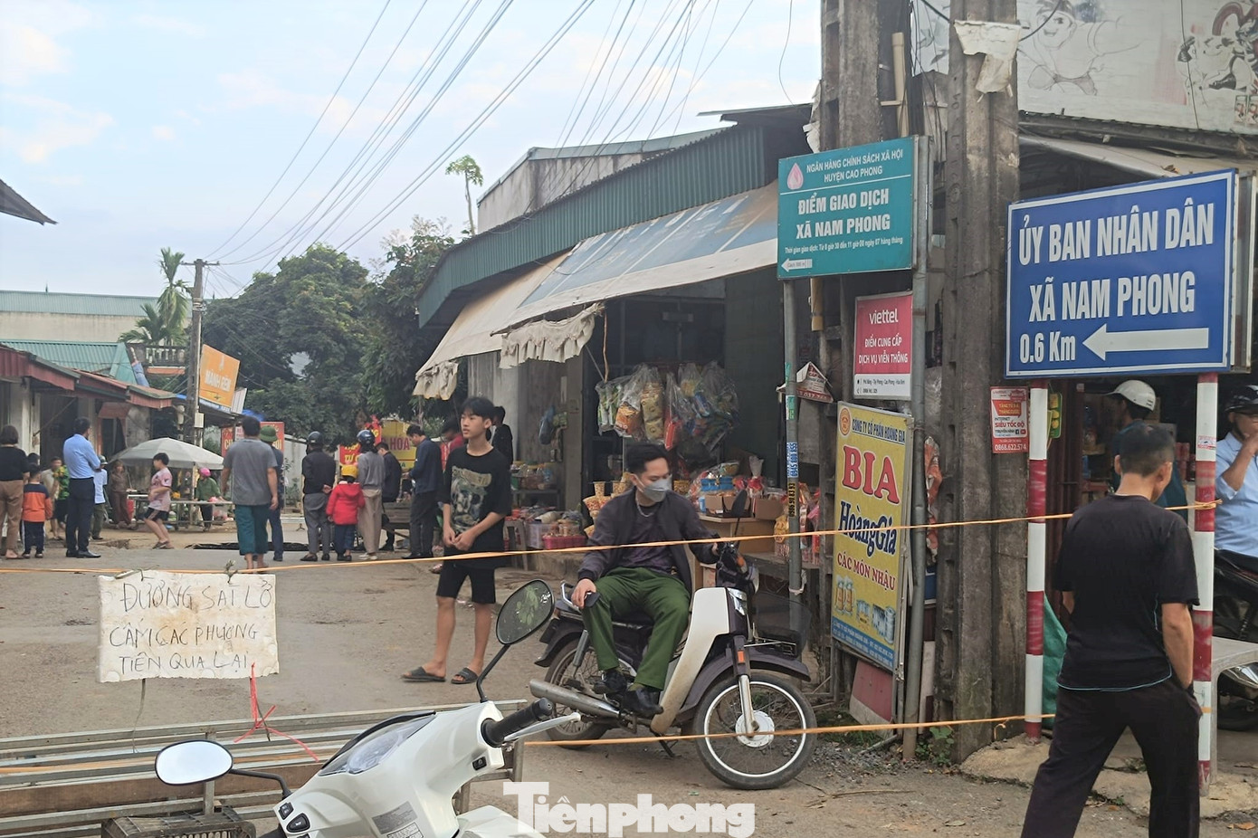 Vị trí này đã được lập rào chán, cấm các phương tiện di chuyển qua.
