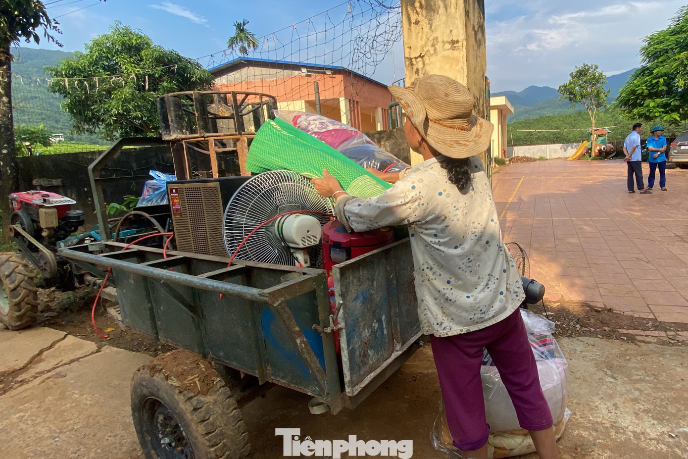 Tình trạng này ảnh hưởng đến 111 hộ với 539 nhân khẩu, trong đó có 60 hộ với 278 nhân khẩu phải di dời khẩn cấp ra khỏi khu vực nguy hiểm.