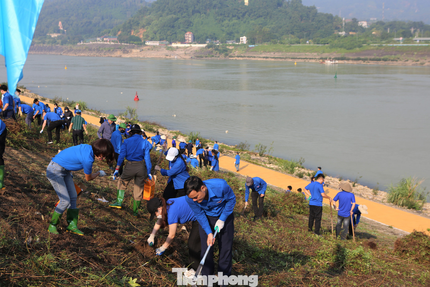 Đây là một trong những việc làm cụ thể, thiết thực góp phần xây dựng cảnh quan đô thị ngày càng khang trang, sạch đẹp.