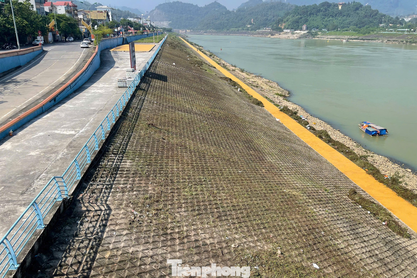 Đây là một trong những việc làm cụ thể, thiết thực góp phần xây dựng cảnh quan đô thị ngày càng khang trang, sạch đẹp.