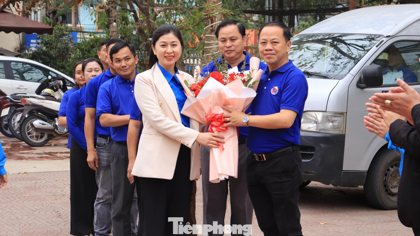 Tiếp và làm việc có chị Cầm Thị Huyền Trang - Bí thư Tỉnh Đoàn Sơn La, các đồng chí trong Ban thường vụ, Ban Chấp hành Tỉnh Đoàn, lãnh đạo các Ban, Văn phòng, Trung tâm Hoạt động Thanh thiếu nhi tỉnh,...