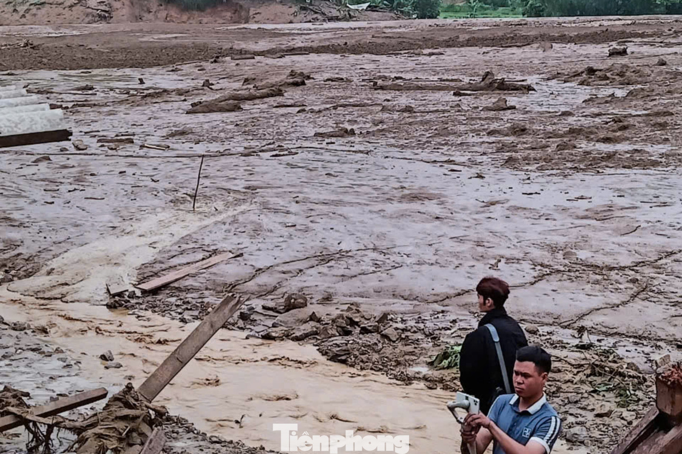 Tất cả tài sản của người dân không kịp di chuyển do trận lũ quét xảy ra bất ngờ trong đêm. Tất cả tài sản của người dân không kịp di chuyển do trận lũ quét xảy ra bất ngờ trong đêm.