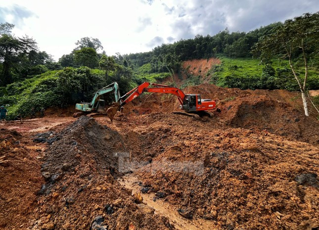 Mưa lũ, sạt lở đã khiến nhiều tuyến đường bị hư hỏng.