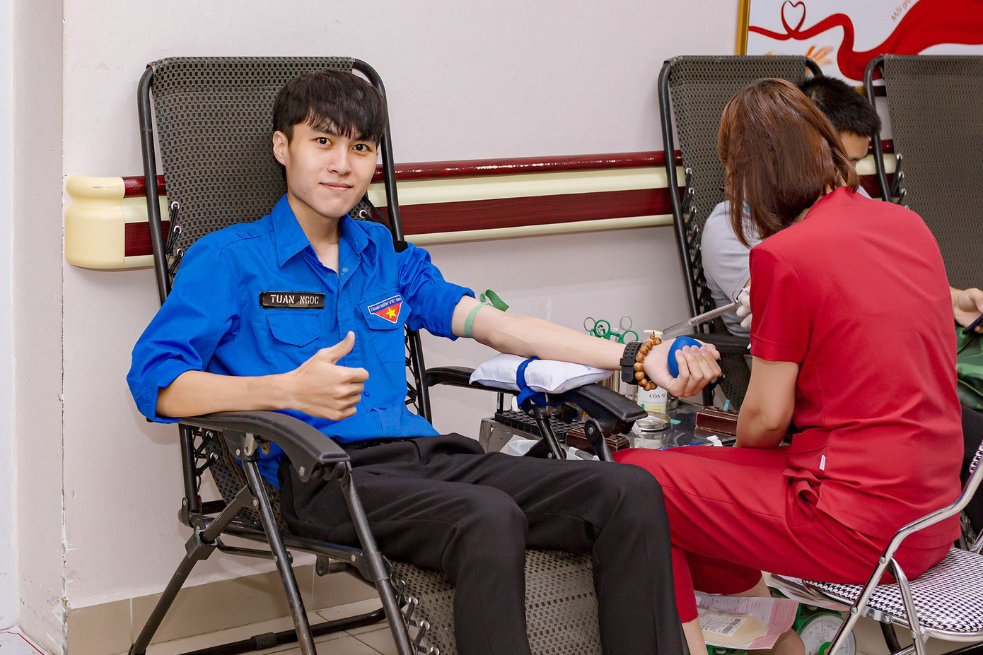 Hơn 400 đoàn viên thanh niên tham gia hiến máu tình nguyện.