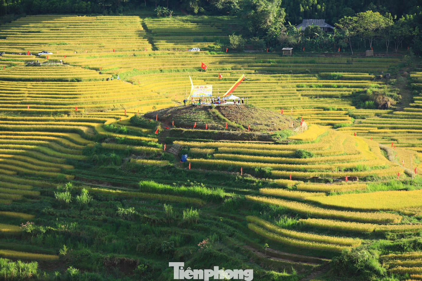 Ruộng bậc thang cũng được xác định là một hợp phần của cảnh quan văn hóa, kết hợp với phong tục tập quán, đời sống sinh hoạt, không gian cư trú của cộng đồng Mường nơi đây.