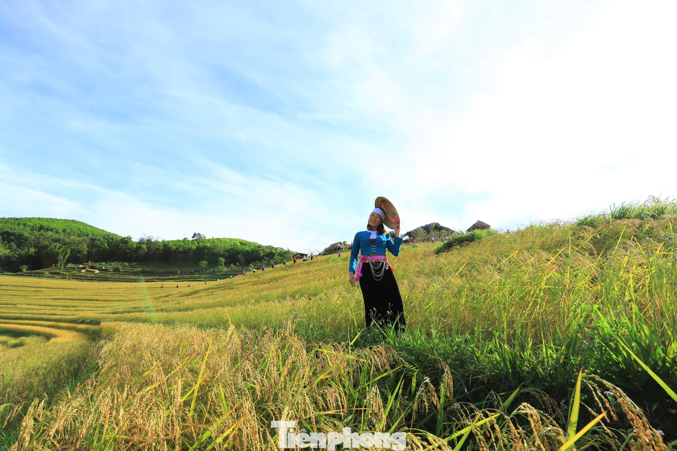 Với địa hình cao, khí hậu mát mẻ cùng với cảnh quan thiên nhiên đẹp, Miền Đồi đang là địa điểm được nhiều người săn đón và chọn làm nơi nghỉ dưỡng, du lịch, đặc biệt là những bản trẻ thích khám phá.