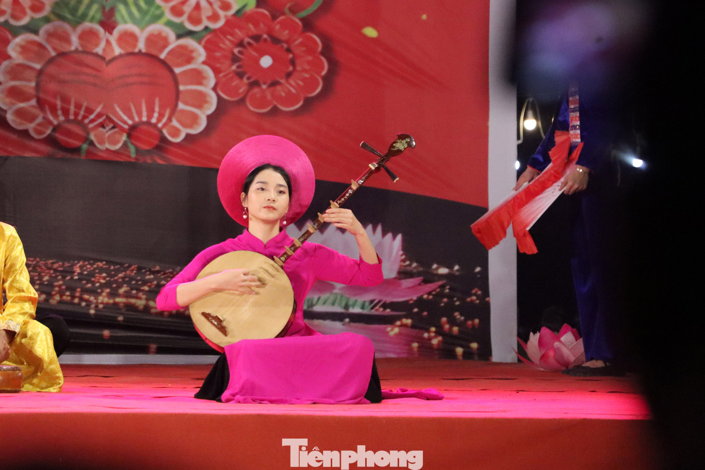 Tại lễ cầu ngư, nhiều tiết mục văn nghệ đặc sắc, giàu giá trị văn hóa dân tộc được trình diễn.