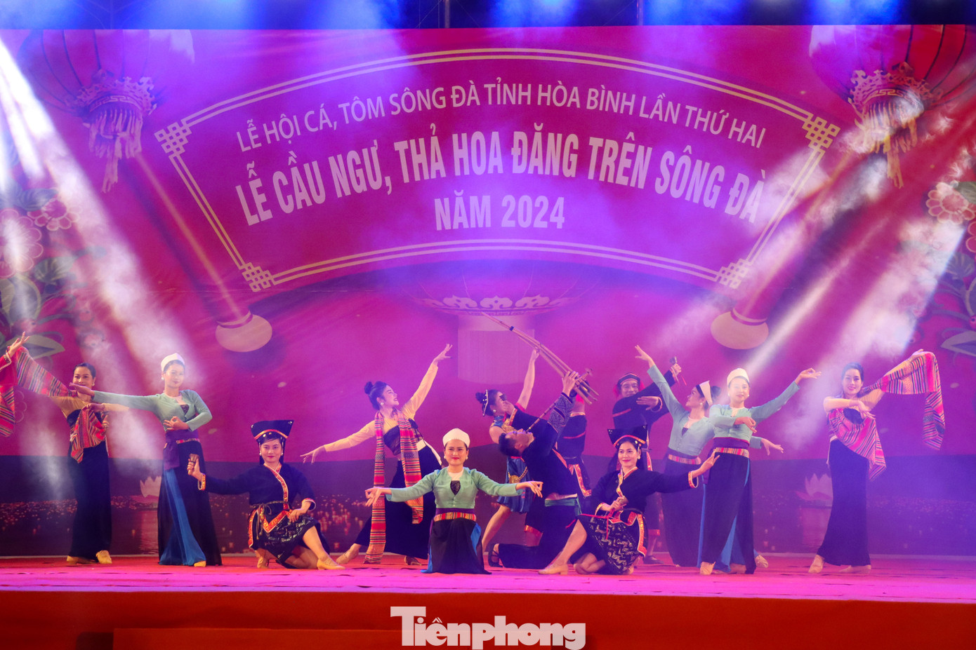 Tại lễ cầu ngư, nhiều tiết mục văn nghệ đặc sắc, giàu giá trị văn hóa dân tộc được trình diễn.