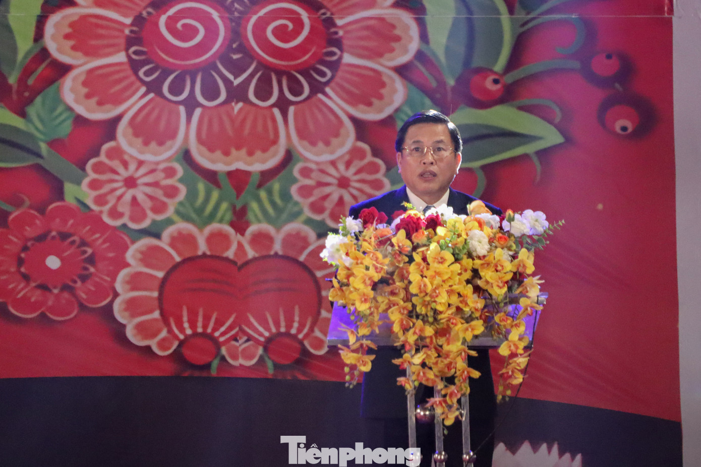 Phát biểu tại buổi lễ, Phó Chủ tịch UBND tỉnh Hòa Bình Đinh Công Sứ nhấn mạnh Lễ cầu ngư, thả hoa đăng trên sông Đà mang ý nghĩa tâm linh sâu sắc, hoạt động này góp phần tôn vinh những giá trị văn hóa tinh thần, nét đẹp trong văn hóa tâm linh của dân tộc Việt Nam cầu cho âm dương siêu thái, quốc thái dân an, mưa thuận gió hòa, một năm mùa màng bội thu.