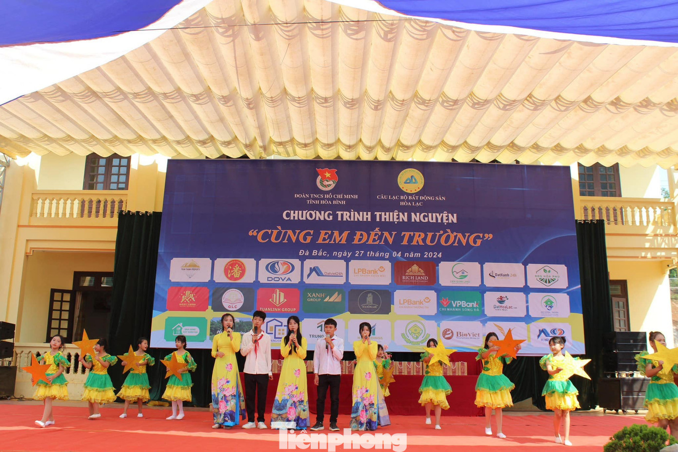 Vừa qua, tại Trường TH&THCS Cao Sơn, huyện Đà Bắc, Tỉnh Đoàn Hòa Bình, CLB Bất động sản Hòa Lạc phối hợp tổ chức chương trình thiện nguyện “Cùng em đến trường” dành cho thiếu nhi trên địa bàn huyện Đà Bắc.