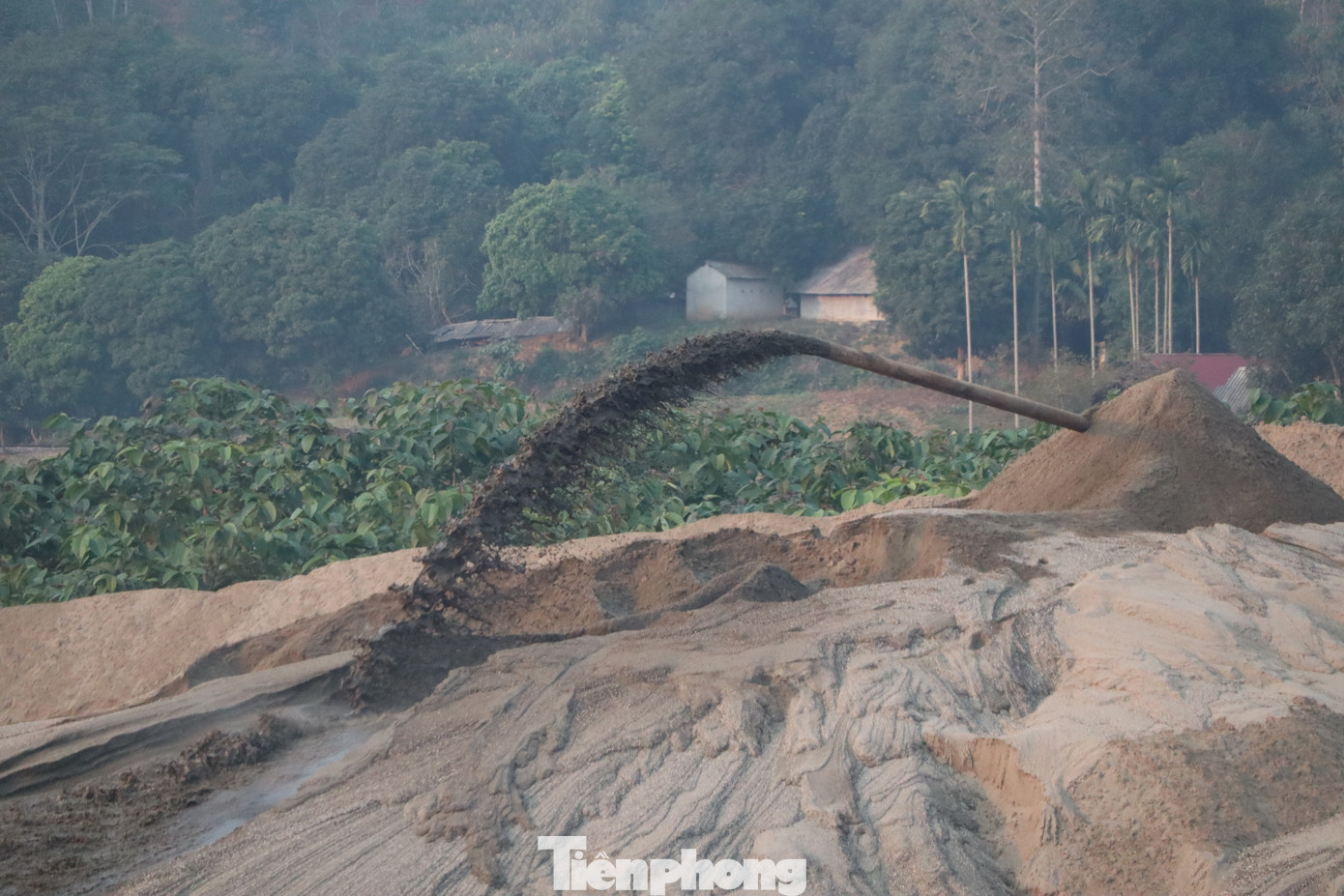 Khối lượng lớn cát được khai thác Khối lượng lớn cát được khai thác