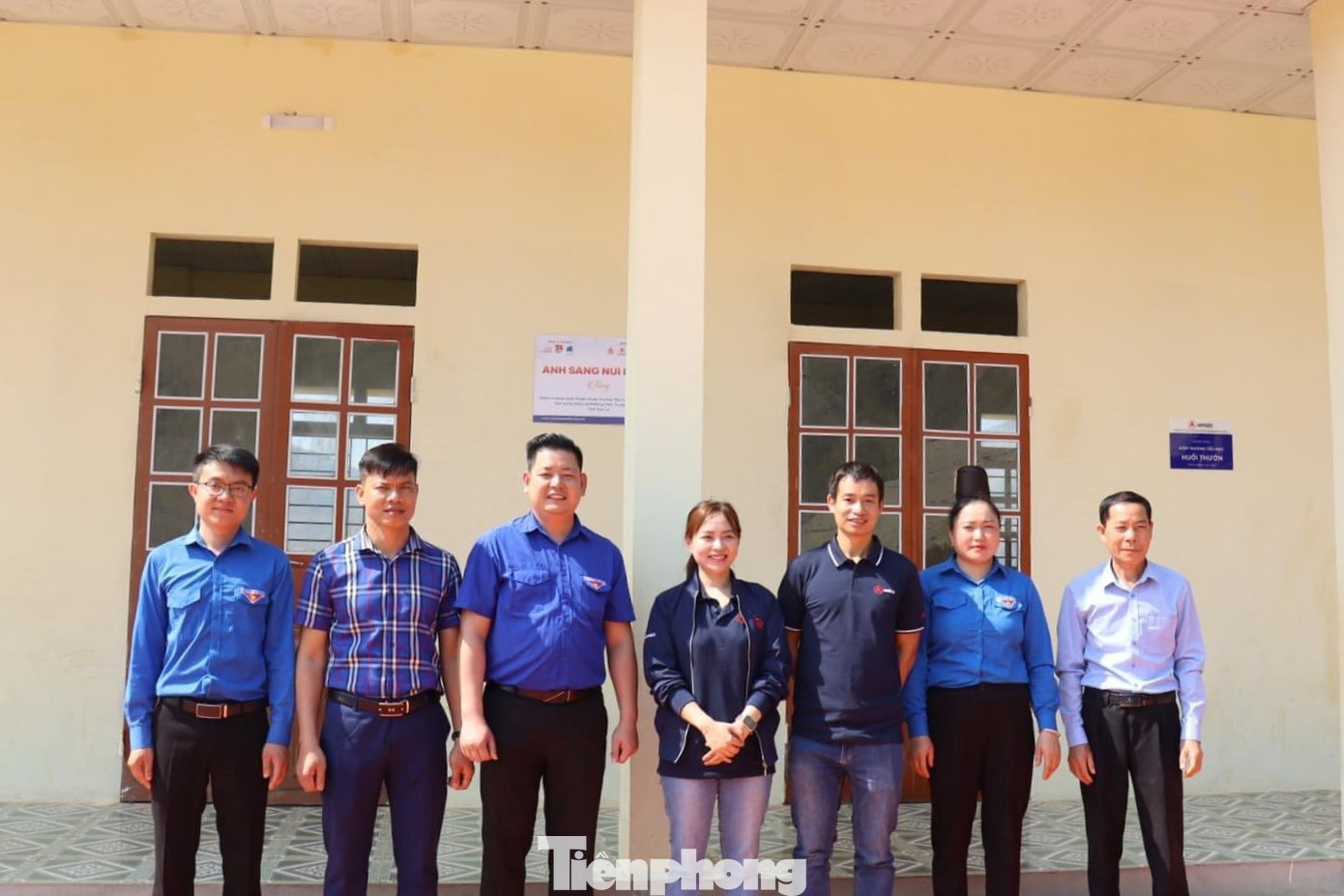 “Trường đẹp cho em” đã mang đến điểm trường Huổi Thướn 2 phòng học diện tích 42m2, trị giá 440 triệu đồng. Công trình do Dự án Sức mạnh 2000 kêu gọi tài trợ nhằm trang bị cơ sở vật chất phục vụ công tác dạy và học cho thầy trò tại điểm trường khó khăn.