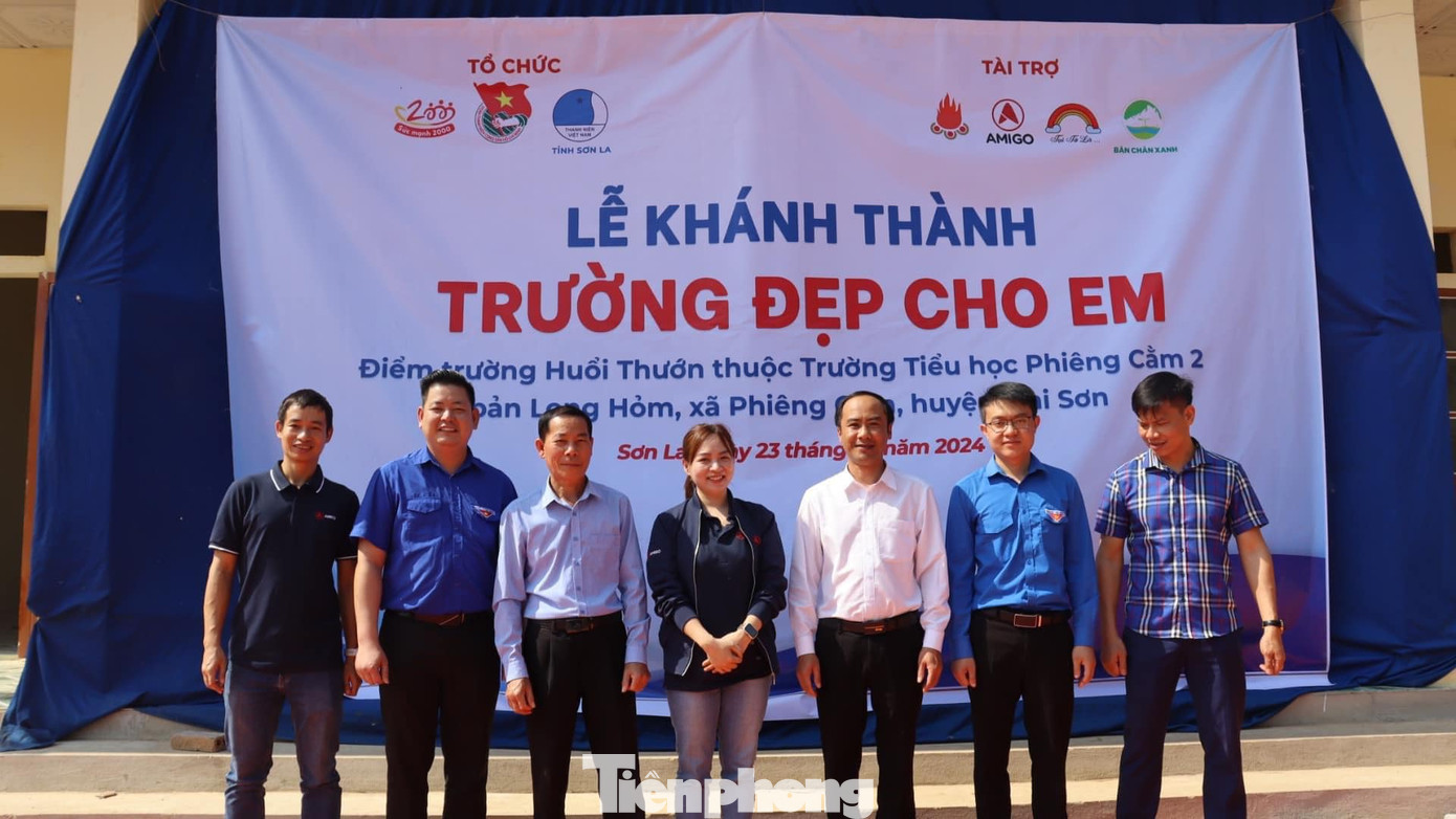 Vừa qua, Tỉnh Đoàn Sơn La, Hội LHTN Việt Nam tỉnh tổ chức lễ khánh thành công trình “Trường đẹp cho em” tại điểm trường Huổi Thướn thuộc trường Tiểu học Phiêng Cằm, xã Phiêng Cằm, huyện Mai Sơn.