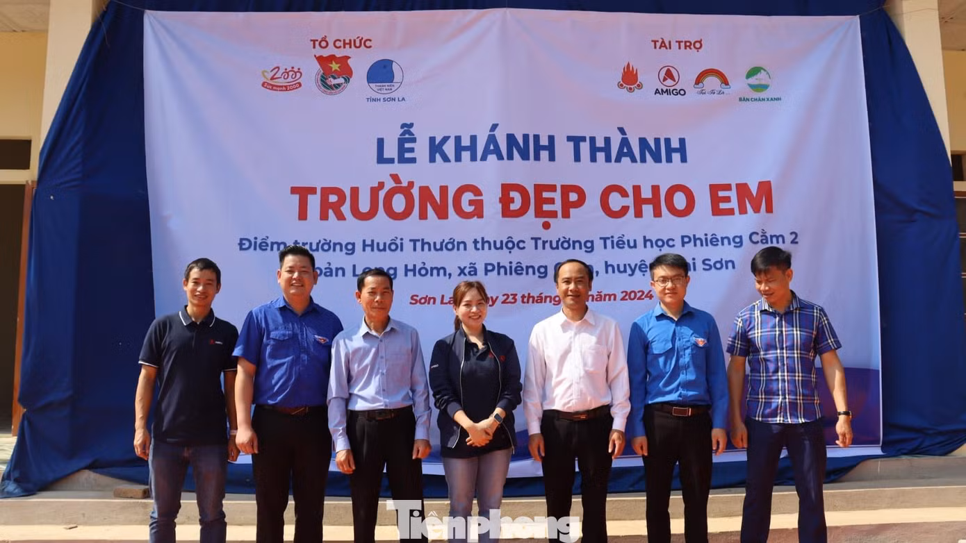 Vừa qua, Tỉnh Đoàn Sơn La, Hội LHTN Việt Nam tỉnh tổ chức lễ khánh thành công trình “Trường đẹp cho em” tại điểm trường Huổi Thướn thuộc trường Tiểu học Phiêng Cằm, xã Phiêng Cằm, huyện Mai Sơn.