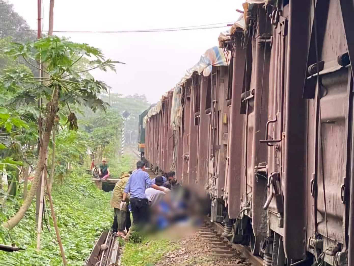 Hiện trường vụ tai nạn giao thông đường sắt khiến một người tử vong.