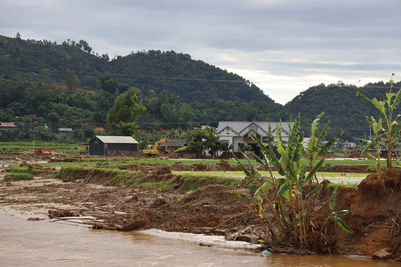 Đợt mưa lũ vừa qua gây ra thiệt hại nặng nề cho huyện Mai Sơn và Thuận Châu. Ảnh: Quốc Tuấn.