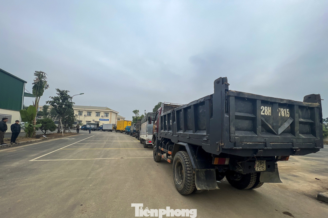 Tháng 12, lượng phương tiện đi đăng kiểm ở Hòa Bình tăng cao. Tháng 12, lượng phương tiện đi đăng kiểm ở Hòa Bình tăng cao.