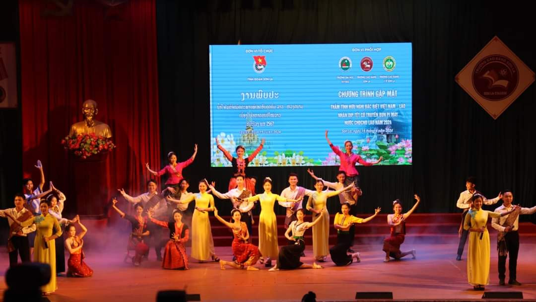 Tại chương trình, nhiều hoạt động giao lưu văn hoá, văn nghệ giữa sinh viên Việt Nam và sinh viên Lào được tổ chức.