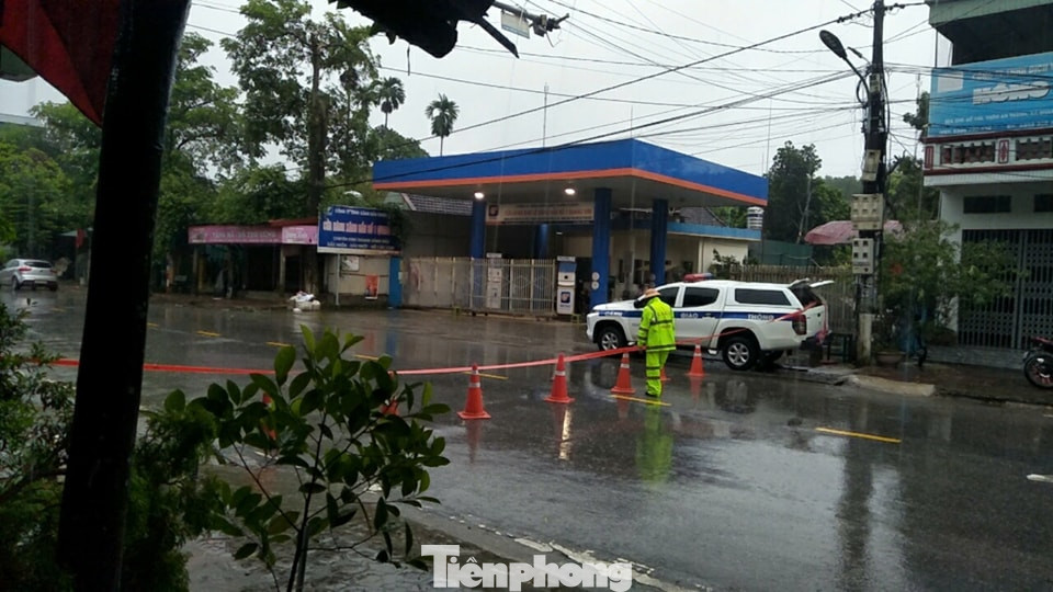 Về công tác chỉ đạo, khắc phục hậu quả mưa lũ, huyện Bát Xát đã thành lập 2 đoàn công tác chỉ đạo di dời, di chuyển tiếp cận các địa điểm bị sạt lở để trực tiếp chỉ đạo khắc phục hậu quả mưa bão tại các xã Quang Kim, A Lù, Trịnh Tường, Mường Hum, Sàng Ma Sáo, Trung Lèng Hồ…