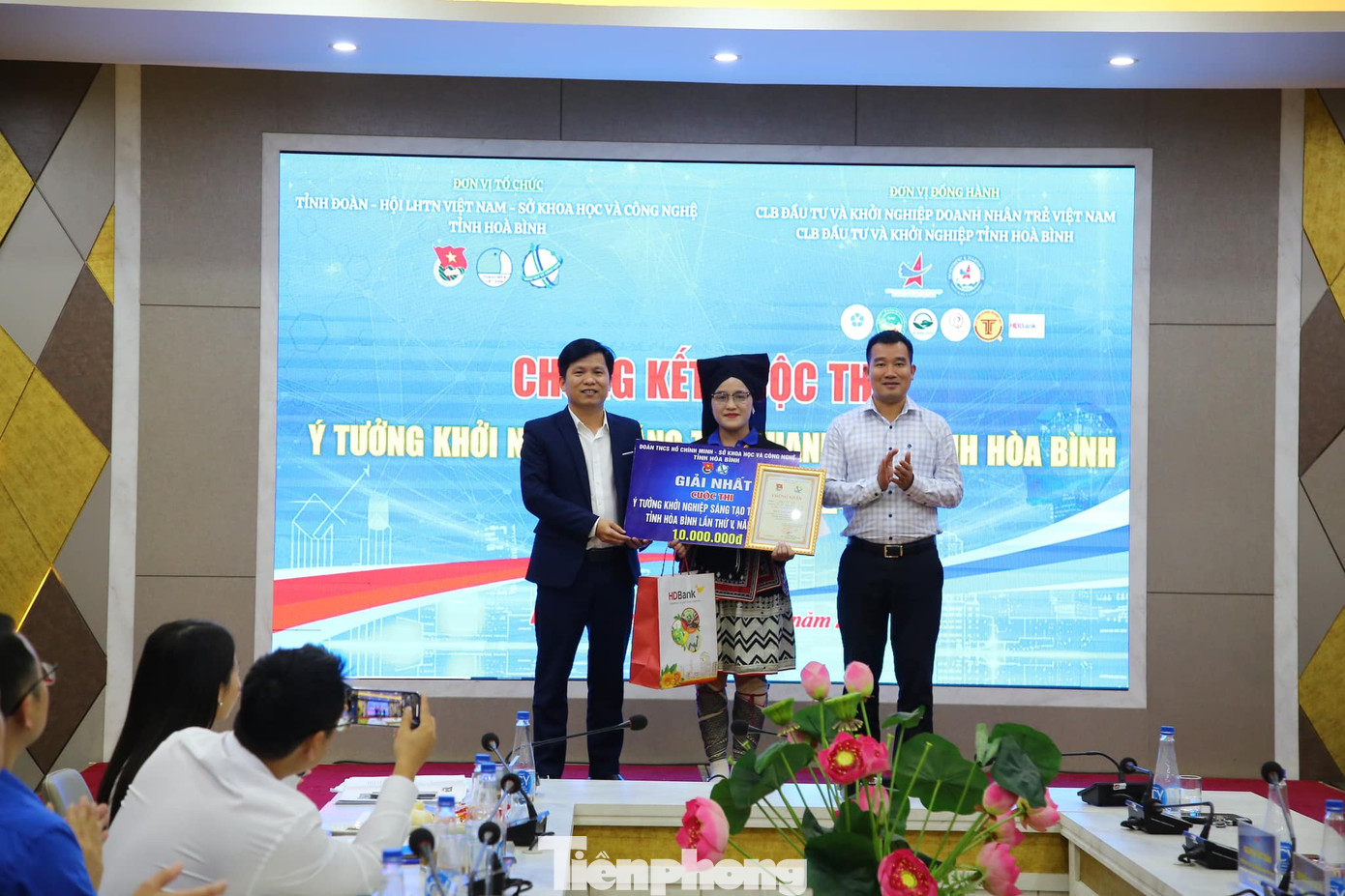 Giải Nhất thuộc về dự án Văn hóa truyền thống - Gắn với phát triển du lịch tại xã Vầy Nưa. Giải Nhất thuộc về dự án Văn hóa truyền thống - Gắn với phát triển du lịch tại xã Vầy Nưa.