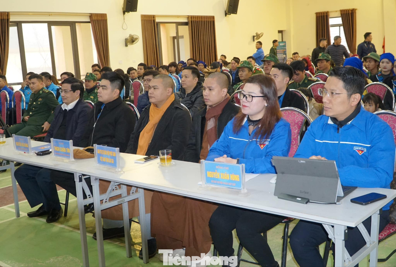 Tham dự Chương trình có anh Nguyễn Hải Đăng – Phó Bí thư Tỉnh Đoàn Lào Cai, Chủ tịch Hội LHTN Việt Nam tỉnh; ông Nguyễn Việt Cường – Phó Giám đốc Sở Kế hoạch và Đầu tư tỉnh; ông Trịnh Quang Trung – Chủ nhiệm Chính trị Bộ đội Biên phòng tỉnh; cùng lãnh đạo Ban trị sự Giáo Hội Phật giáo Việt Nam tỉnh, lãnh đạo Huyện ủy Bát Xát,...