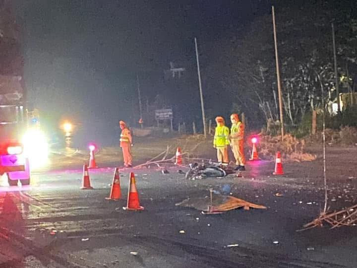 Hiện trường vụ tai nạn trên Quốc lộ 6. Hiện trường vụ tai nạn trên Quốc lộ 6.