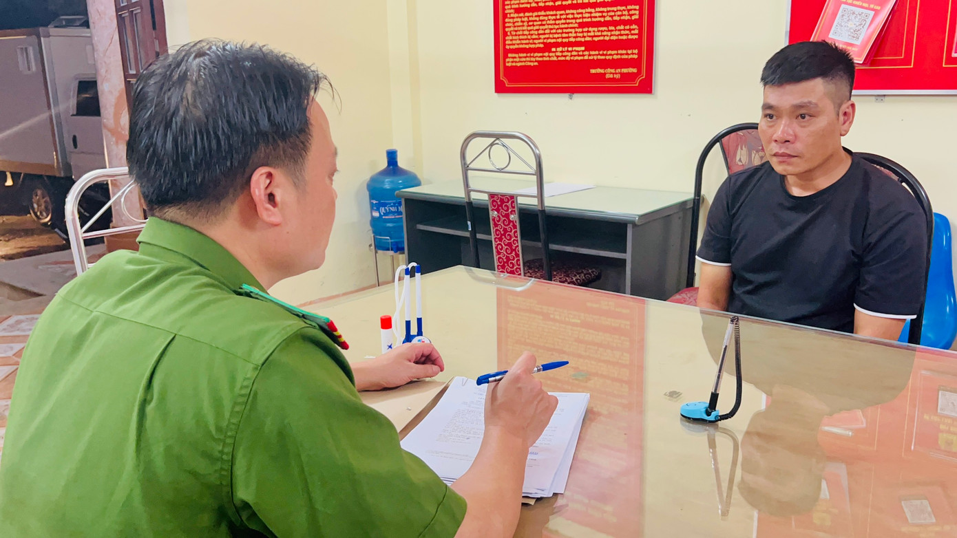 Đối tượng Trần Việt Cường tại cơ quan công an. Đối tượng Trần Việt Cường tại cơ quan công an.