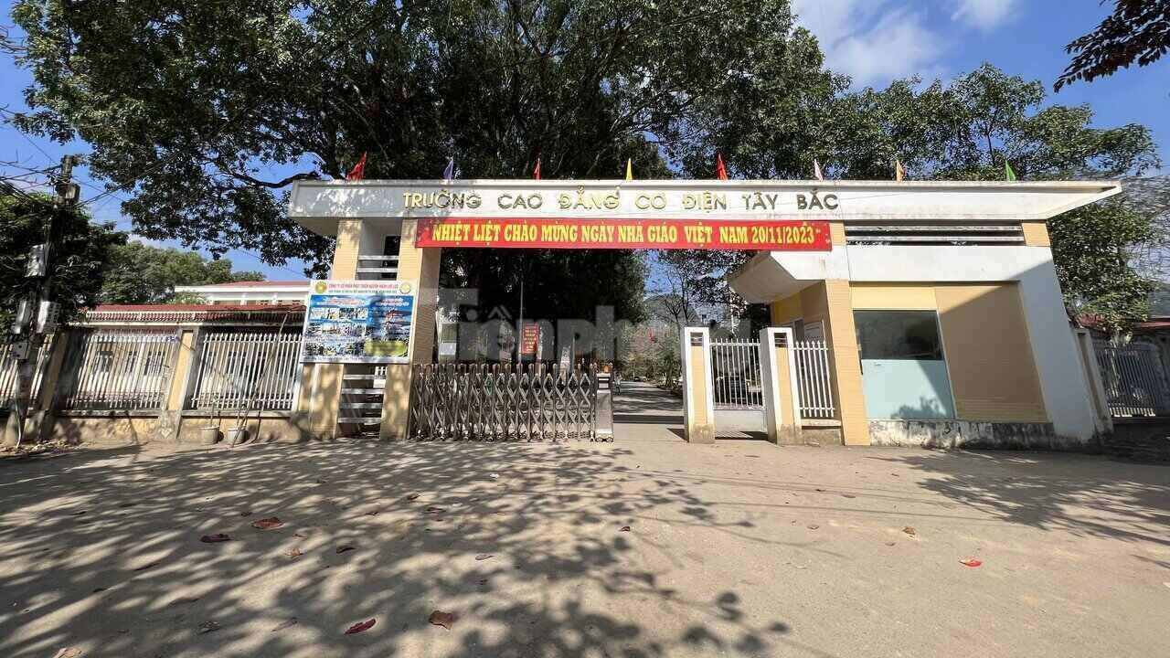 Giảng viên Trường Cao đẳng Cơ điện Tây Bắc bị khai trừ ra khỏi đảng. Giảng viên Trường Cao đẳng Cơ điện Tây Bắc bị khai trừ ra khỏi đảng.