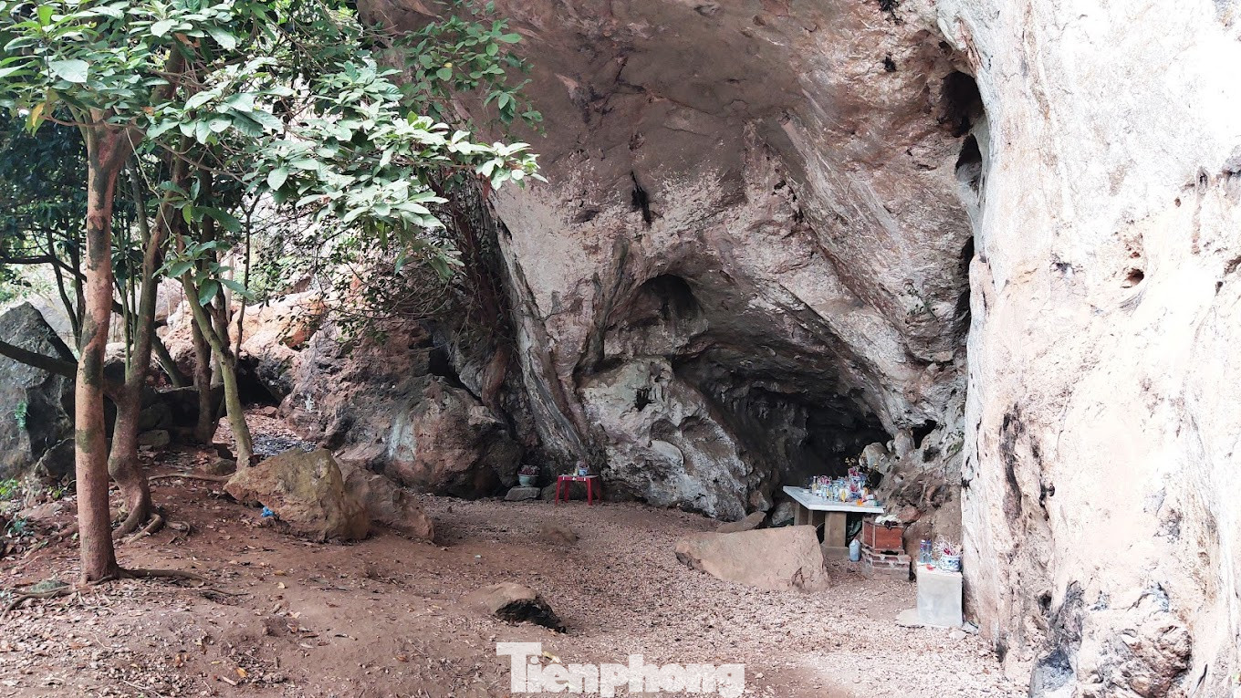 Di tích Mái đá làng Vành được phát hiện từ năm 1929.