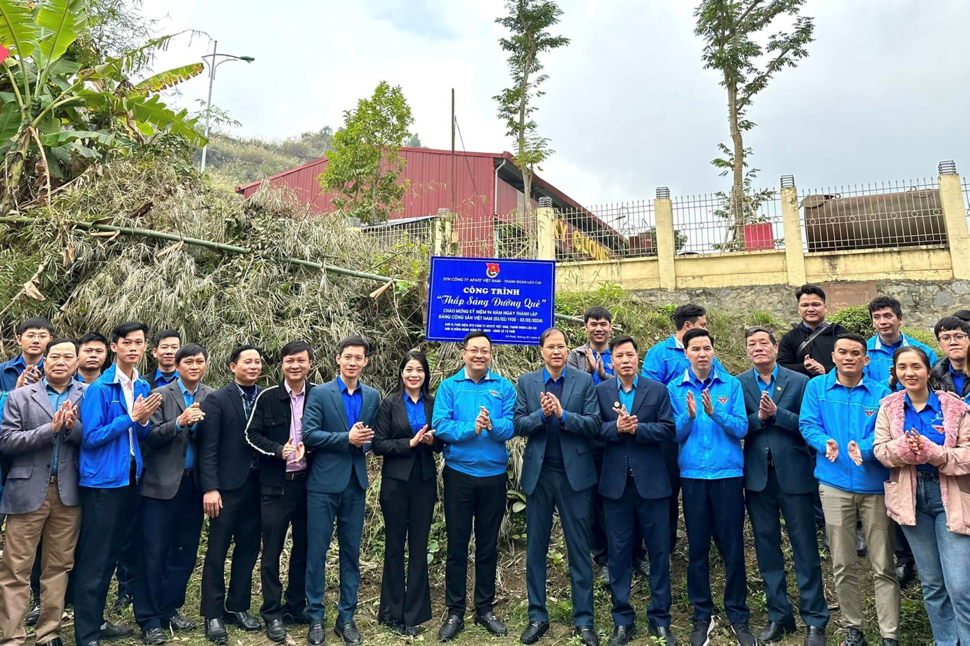 Lễ khánh thành công trình Thắp sáng đường quê.